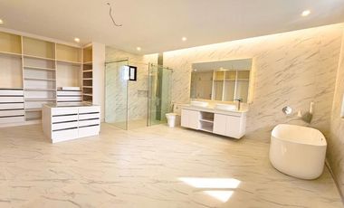 HIGH CEILING SINGLE DETACHED HOUSE AND LOT IN BF HOMES LAS PIÑAS CITY
