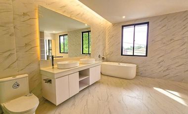 HIGH CEILING SINGLE DETACHED HOUSE AND LOT IN BF HOMES LAS PIÑAS CITY
