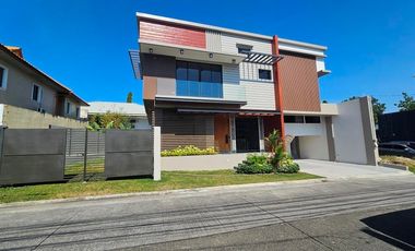 LUXURIOUS SINGLE DETACHED HOUSE AND LOT IN BF HOMES PARANAQUE CITY