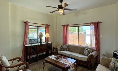 Punta Blanca: Amplia casa en venta de 2 pisos, terraza y 3 dormitorios.