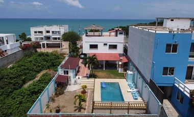 Punta Blanca: Amplia casa en venta de 2 pisos, terraza y 3 dormitorios.