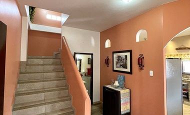 Punta Blanca: Amplia casa en venta de 2 pisos, terraza y 3 dormitorios.