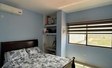 Punta Blanca: Amplia casa en venta de 2 pisos, terraza y 3 dormitorios.