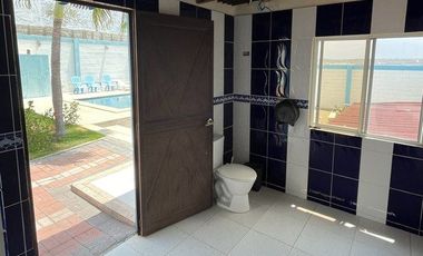 Punta Blanca: Amplia casa en venta de 2 pisos, terraza y 3 dormitorios.
