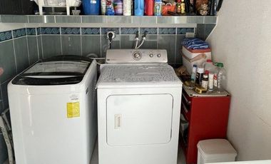 Punta Blanca: Amplia casa en venta de 2 pisos, terraza y 3 dormitorios.