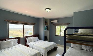 Punta Blanca: Amplia casa en venta de 2 pisos, terraza y 3 dormitorios.