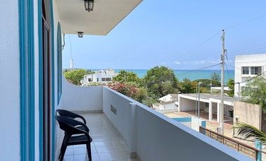 Punta Blanca: Amplia casa en venta de 2 pisos, terraza y 3 dormitorios.