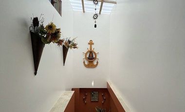 Punta Blanca: Amplia casa en venta de 2 pisos, terraza y 3 dormitorios.