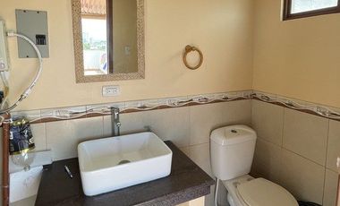 Punta Blanca: Amplia casa en venta de 2 pisos, terraza y 3 dormitorios.