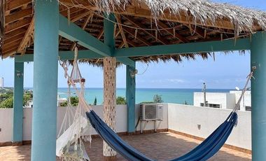 Punta Blanca: Amplia casa en venta de 2 pisos, terraza y 3 dormitorios.
