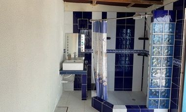 Punta Blanca: Amplia casa en venta de 2 pisos, terraza y 3 dormitorios.