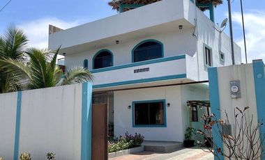 Punta Blanca: Amplia casa en venta de 2 pisos, terraza y 3 dormitorios.