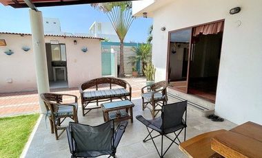Punta Blanca: Amplia casa en venta de 2 pisos, terraza y 3 dormitorios.