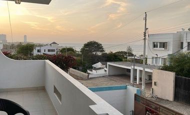 Punta Blanca: Amplia casa en venta de 2 pisos, terraza y 3 dormitorios.