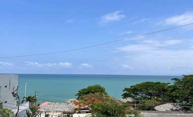 Punta Blanca: Amplia casa en venta de 2 pisos, terraza y 3 dormitorios.