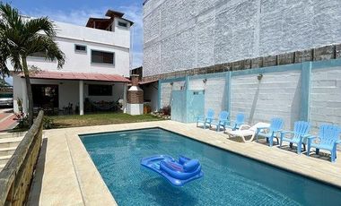 Punta Blanca: Amplia casa en venta de 2 pisos, terraza y 3 dormitorios.