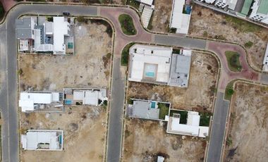Urbanización Marenostro, se vende amplio terreno de 432 m2