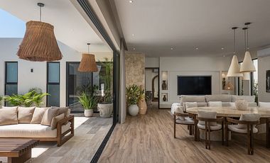 Casa única de diseño recién terminada. 4 recámaras. Llave en mano