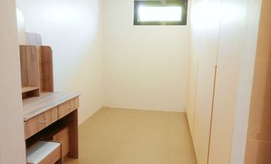 3 Bedroom Townhouse with Built-in Closet in Privado Homes near Southwoods City Biñan Laguna