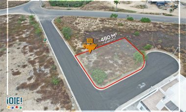 Lote esquinero en venta en la urbanización Playa Alta, Manta, Ecuador