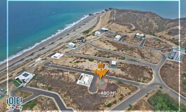 Lote esquinero en venta en la urbanización Playa Alta, Manta, Ecuador