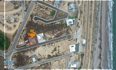 Lote esquinero en venta en la urbanización Playa Alta, Manta, Ecuador