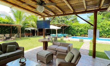 Dos Mangas, espectacular residencia con piscina y amplio patio