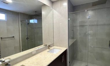 Ballenita, amplio departamento moderno, amoblado y con piscina.