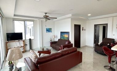 Ballenita, amplio departamento moderno, amoblado y con piscina.