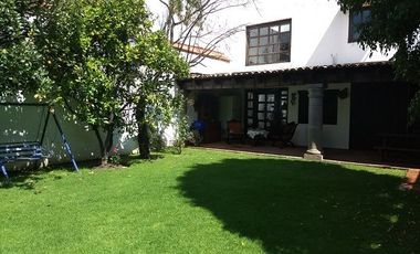 CASA ESTILO COLONIAL EN CALZADA DE LAS AGUILAS EN LOMAS DE AXOMIATLA.