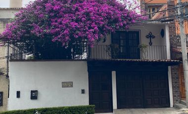 CASA ESTILO COLONIAL EN CALZADA DE LAS AGUILAS EN LOMAS DE AXOMIATLA.