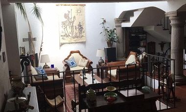 CASA ESTILO COLONIAL EN CALZADA DE LAS AGUILAS EN LOMAS DE AXOMIATLA.