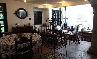 CASA ESTILO COLONIAL EN CALZADA DE LAS AGUILAS EN LOMAS DE AXOMIATLA.