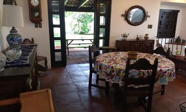 CASA ESTILO COLONIAL EN CALZADA DE LAS AGUILAS EN LOMAS DE AXOMIATLA.