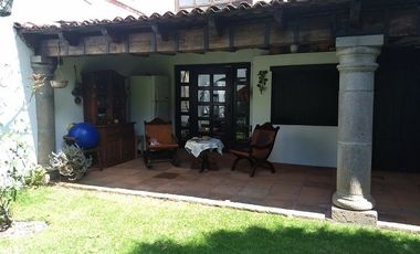 CASA ESTILO COLONIAL EN CALZADA DE LAS AGUILAS EN LOMAS DE AXOMIATLA.
