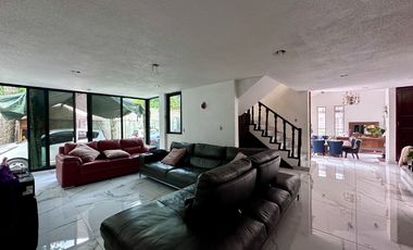 Gran Casa con Jardín