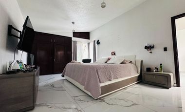 Gran Casa con Jardín