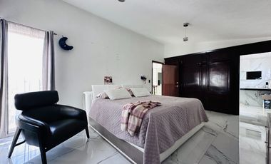Gran Casa con Jardín