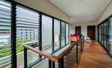 Modern Family Home with Private Pool in Amara Subdivision