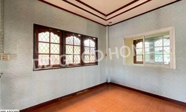 Single house, Kitiwatthana Village, Ratchaburi, near Yothinwitthaya Army-sponsored School
