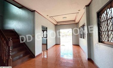 Single house, Kitiwatthana Village, Ratchaburi, near Yothinwitthaya Army-sponsored School