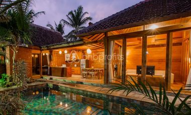 Bali Bliss Awaits: Own This Stunning Wooden Lodge Freehold 3-Bed Villa Near Soka Beach