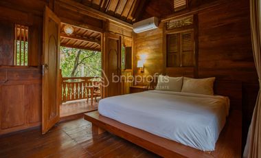 Bali Bliss Awaits: Own This Stunning Wooden Lodge Freehold 3-Bed Villa Near Soka Beach