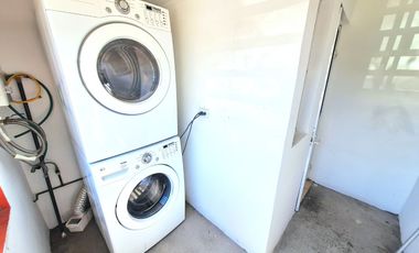 Semiequipado - Departamento seguro cerca Macroplaza | Tercer Nivel