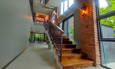 With Swimming Pool Luxurious 3Storey Single House & Lot for Sale in Merville Subdivision Parañaque City