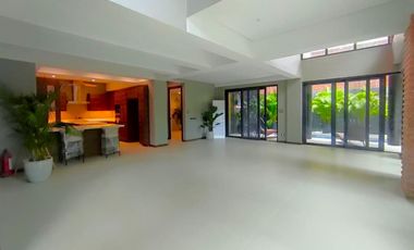With Swimming Pool Luxurious 3Storey Single House & Lot for Sale in Merville Subdivision Parañaque City