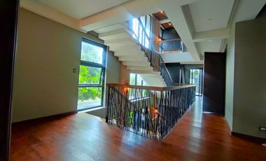 With Swimming Pool Luxurious 3Storey Single House & Lot for Sale in Merville Subdivision Parañaque City