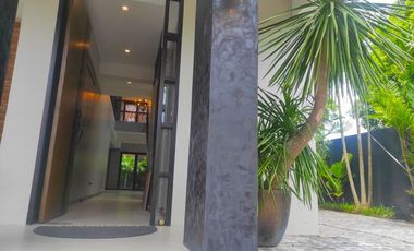 With Swimming Pool Luxurious 3Storey Single House & Lot for Sale in Merville Subdivision Parañaque City