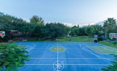 Casa de lujo en Venta en Jurica con amplio jardín y canchas deportivas