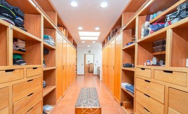 Casa de lujo en Venta en Jurica con amplio jardín y canchas deportivas